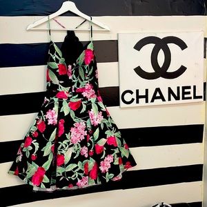 Black floral dress cocktail dress short dress size 5 juniors. Event date night